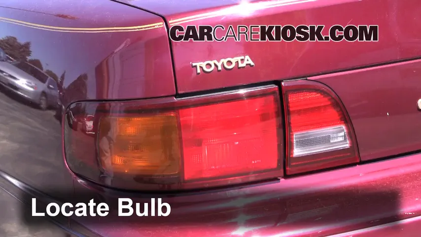1996 Toyota Camry LE 2.2L 4 Cyl. Sedan (4 Door) Luces Luz de freno (reemplazar foco)
